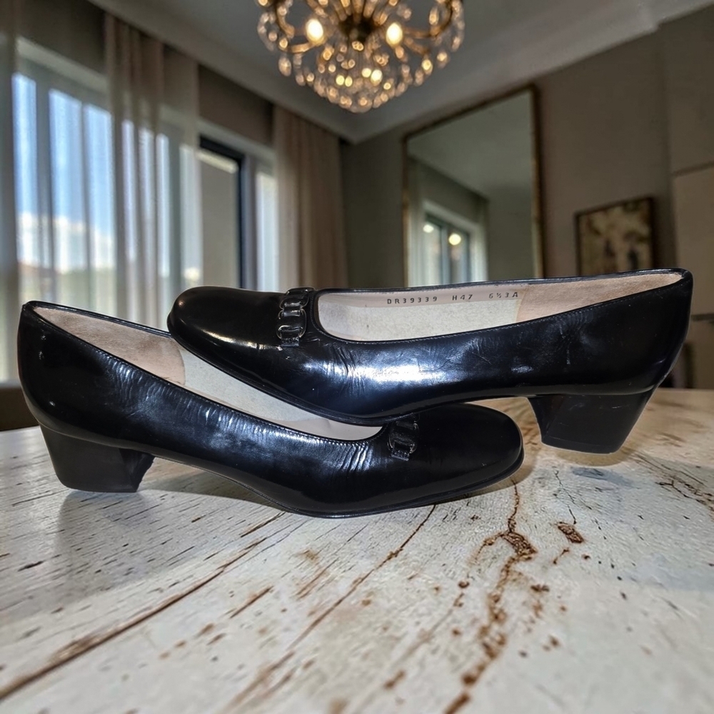 Salvatore Ferragamo Boutique Black Leather Low Heel Pumps 6.5